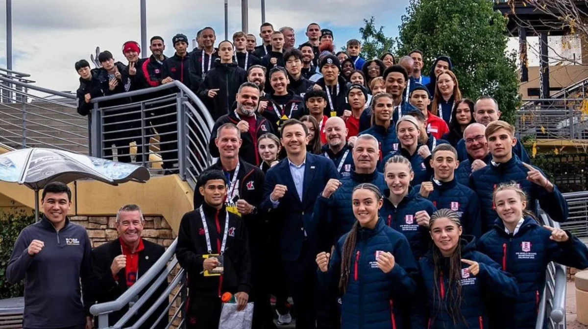 Геннадий Головкин встретился в США с участниками чемпионата мира по боксу