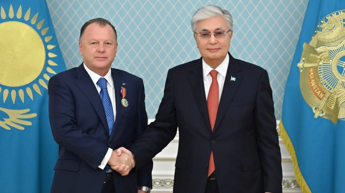 Токаев наградил орденом президента Международной федерации дзюдо