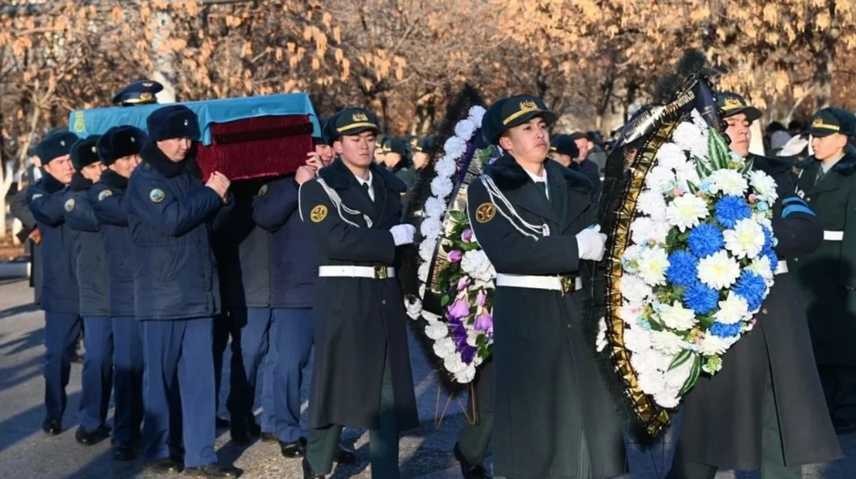 В Актобе простились с летчиком Батыром Уразымбетовым