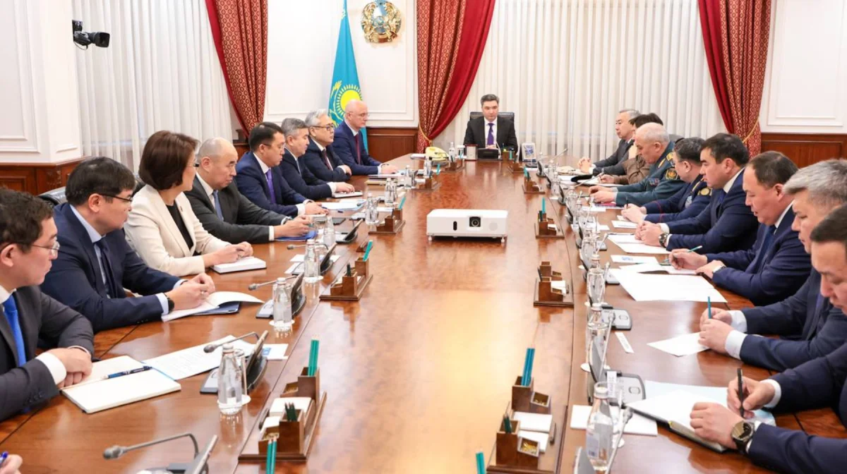 Олжас Бектенов провел оперативное совещание по ситуации вокруг Украины