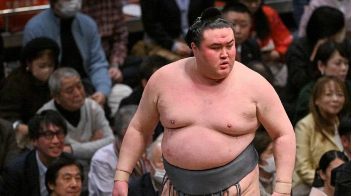 Казахстанский сумоист сотворил историю в Японии