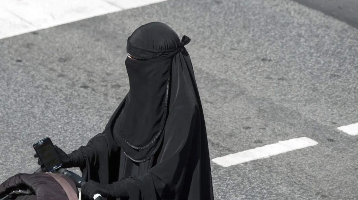 Қырғызстанда бетті бүркемелейтін киімді мәжбүрлеп кигізуге тыйым салынды