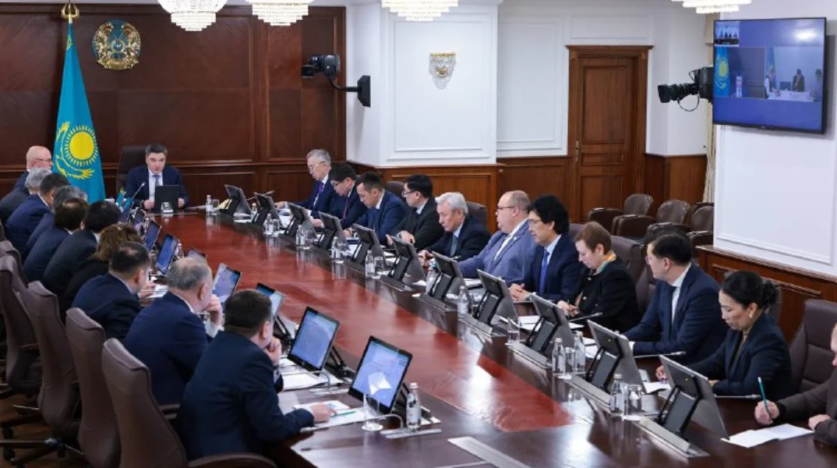 Бектенов обсудил с экспертами вопросы развития экономики страны