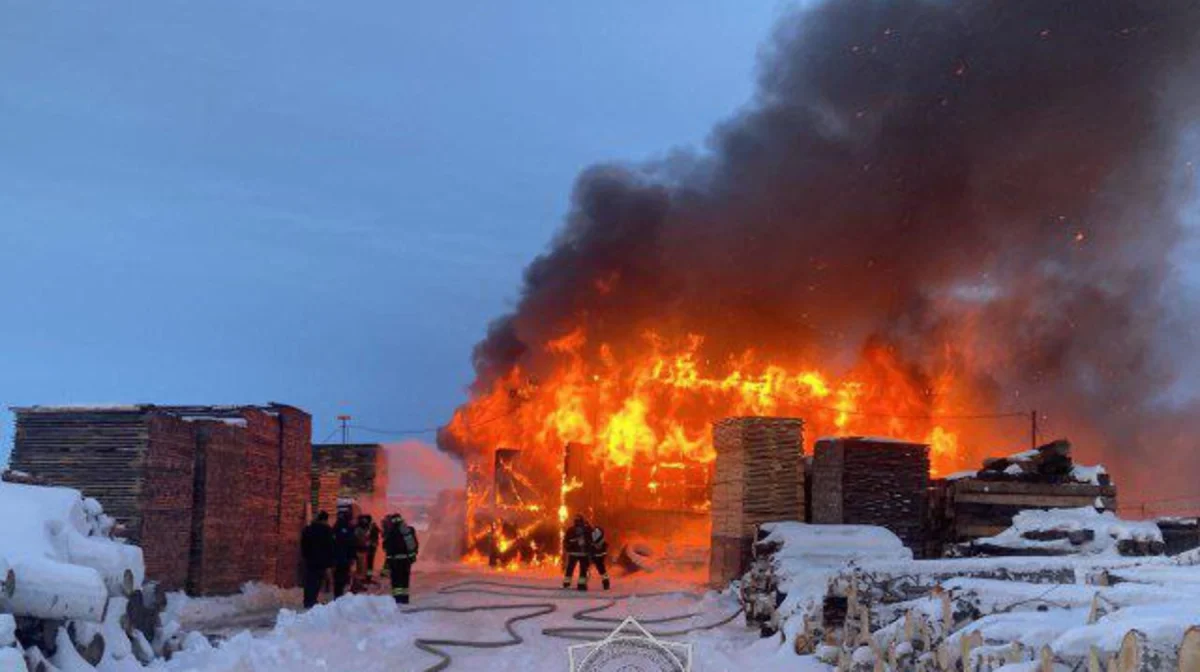 Петропавлда ағаш материалдарын сататын кәсіпорын өртенді