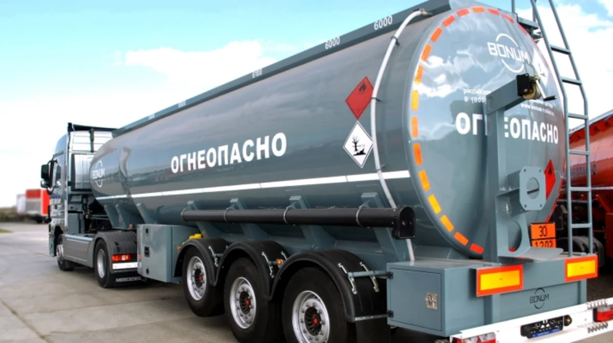 Все видят, как в соседние страны контрабандой вывозят топливо - Президент