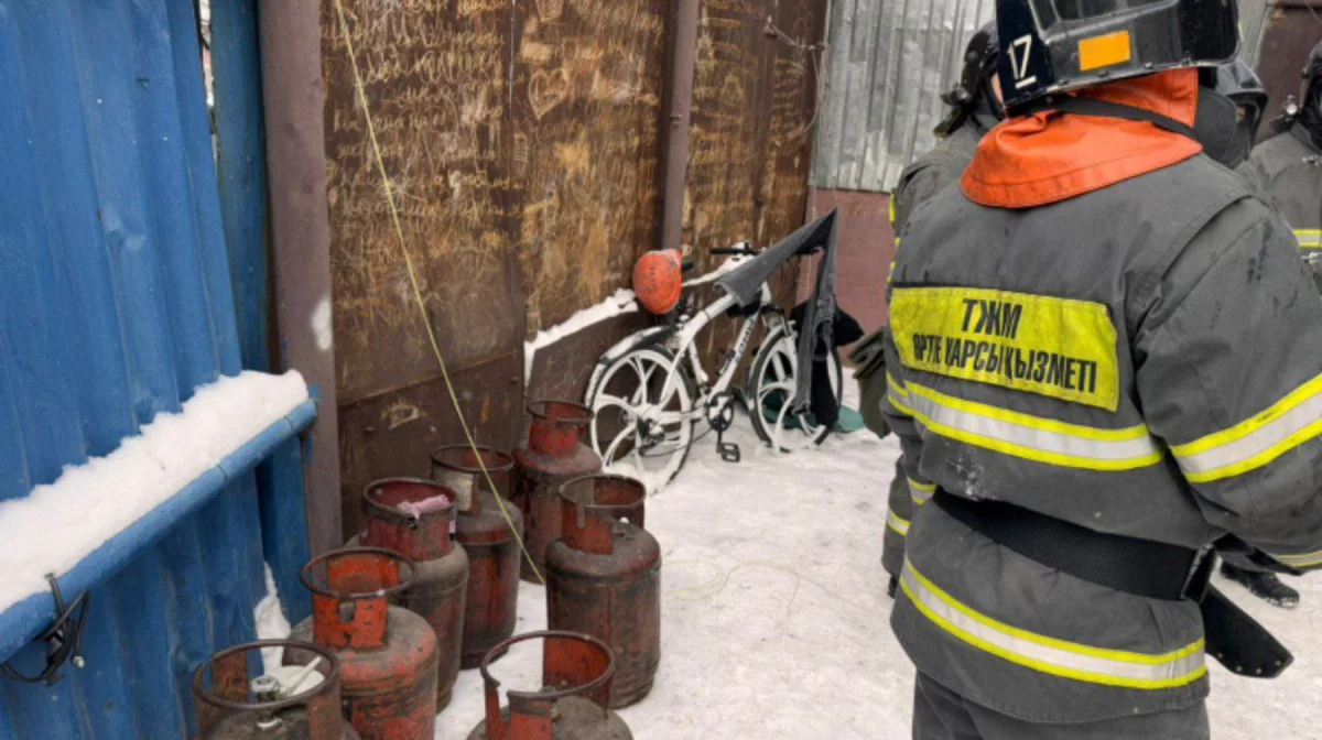 Астанада екі қабатты жатақхана өртенді