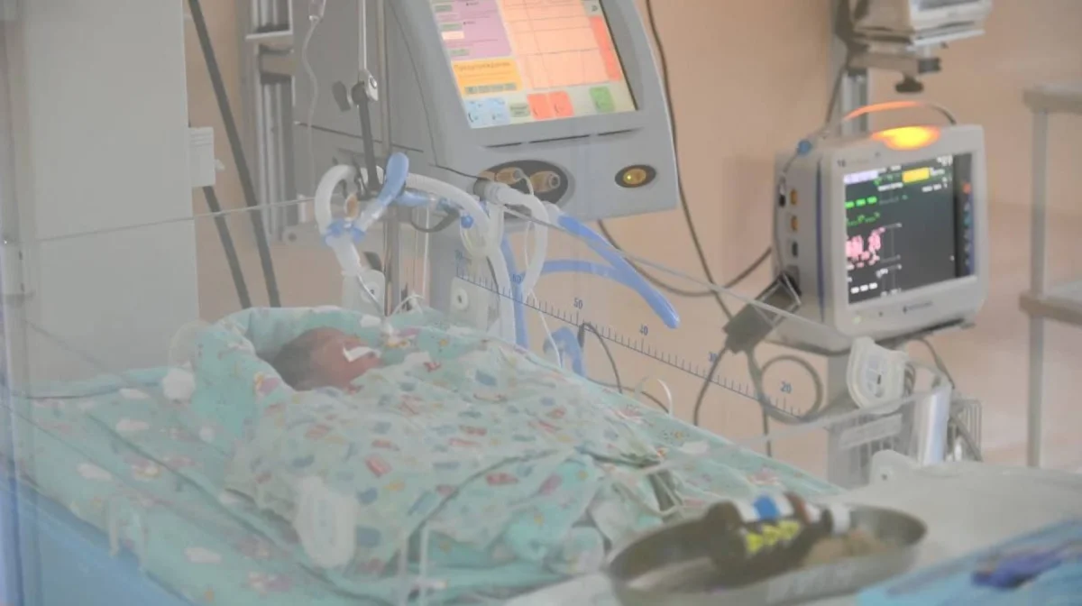 Жаңа туған нәрестеге екі күрделі ота жасалды