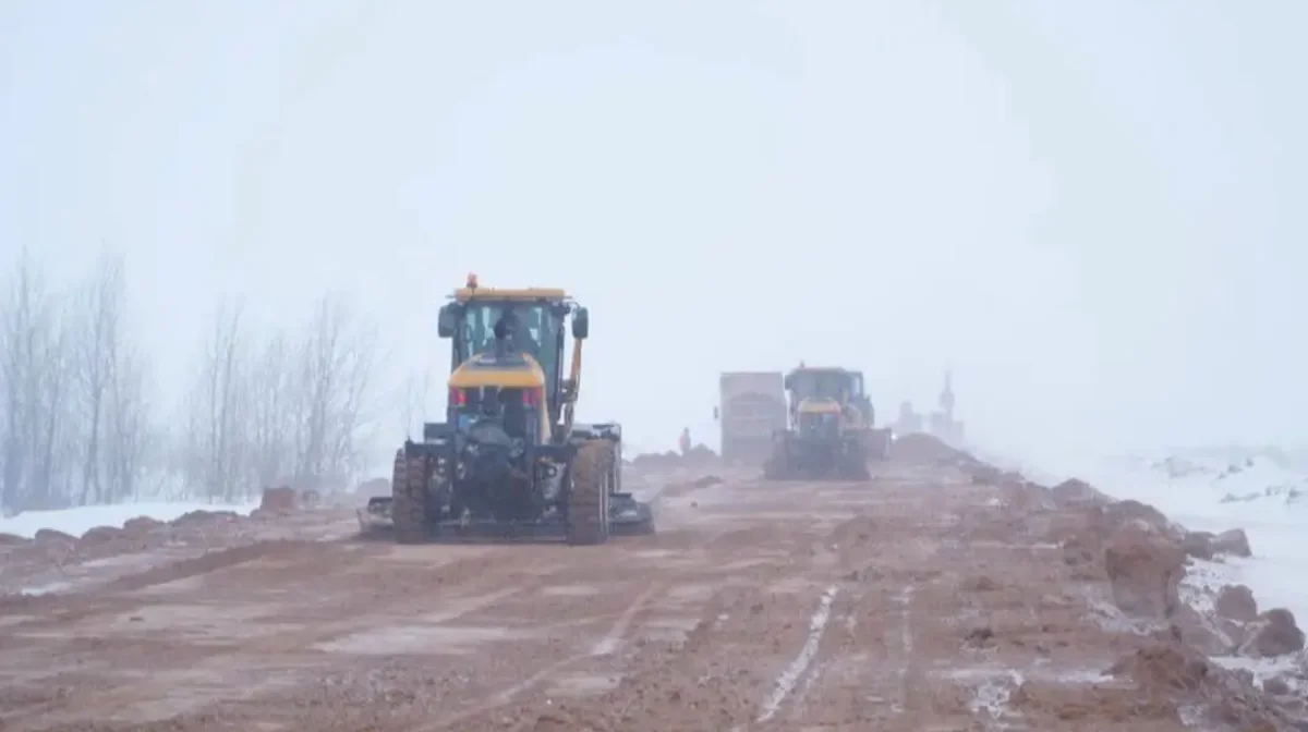Дамбу строят под Астаной для предотвращения паводка