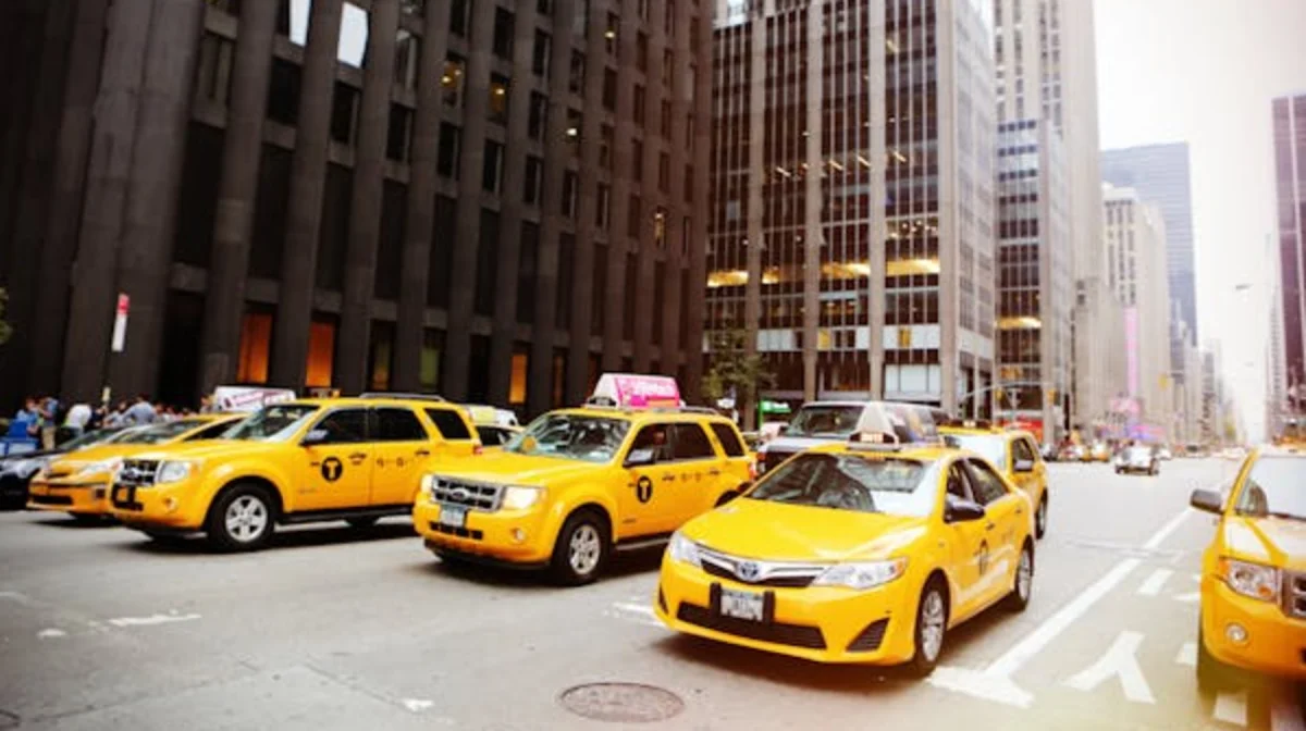 Более четырех тысяч иностранцев незаконно работали таксистами в Казахстане