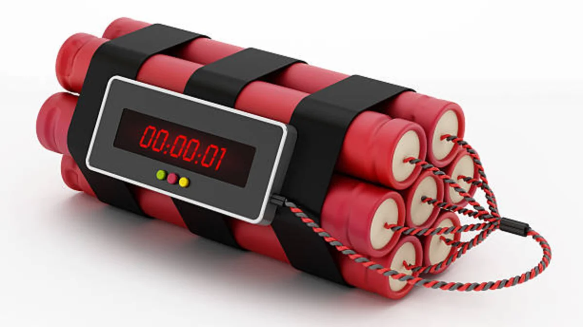 Мужчина «заминировал» аэропорт и морской порт Актау, чтобы помешать возлюбленной уехать