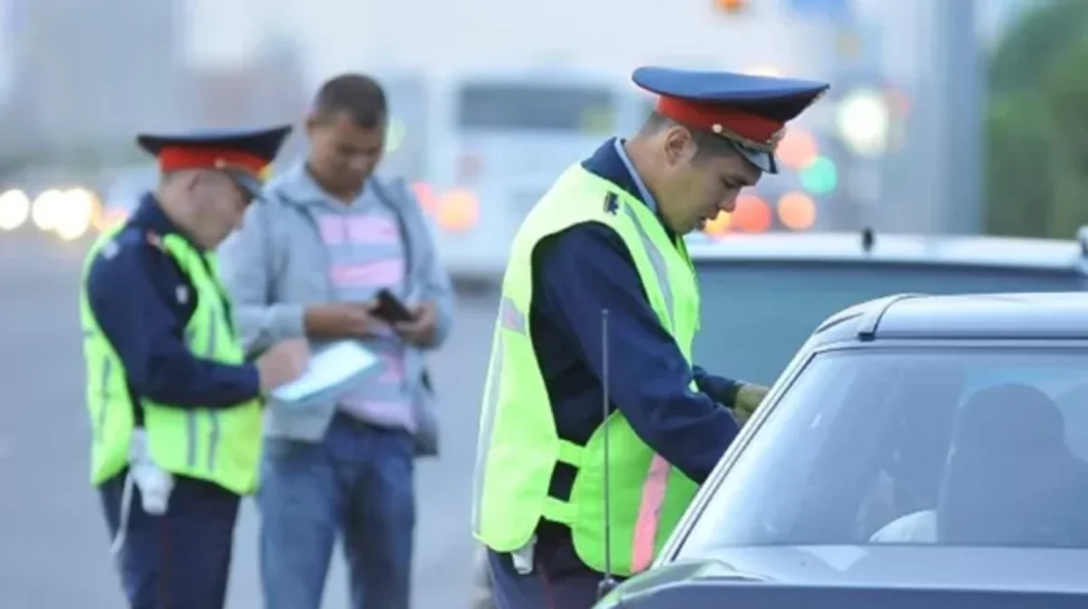 Отправлять на пересдачу и лишать прав водителей за частое нарушение ПДД предложили в Казахстане