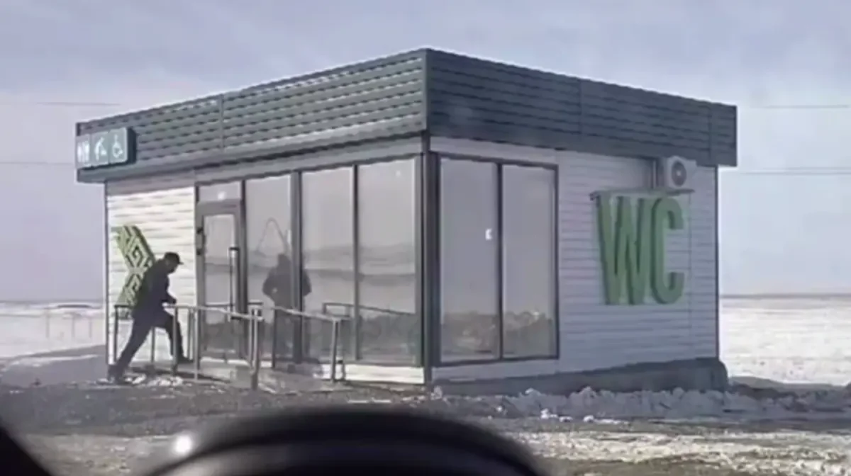 Туалет за 20 млн тенге посреди степи до сих пор не работает в области Абай