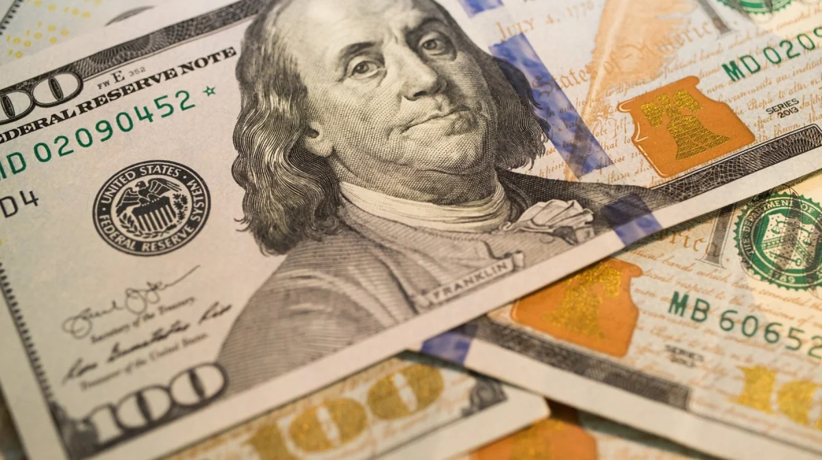 Нацбанк планирует продать из Нацфонда 800 млн долларов