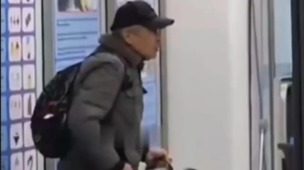 В аэропорту Алматы сотрудницу взяли в заложницы