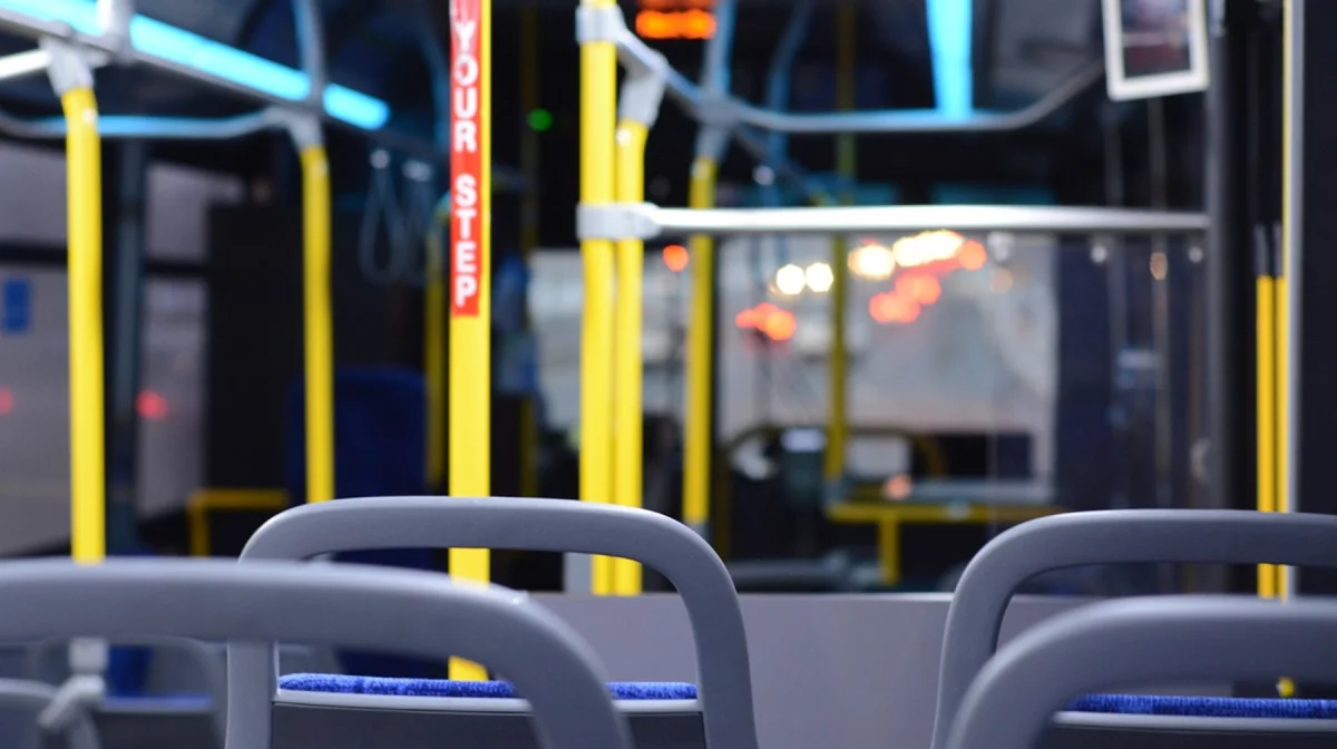 Водитель автобуса без прав гонял по Астане