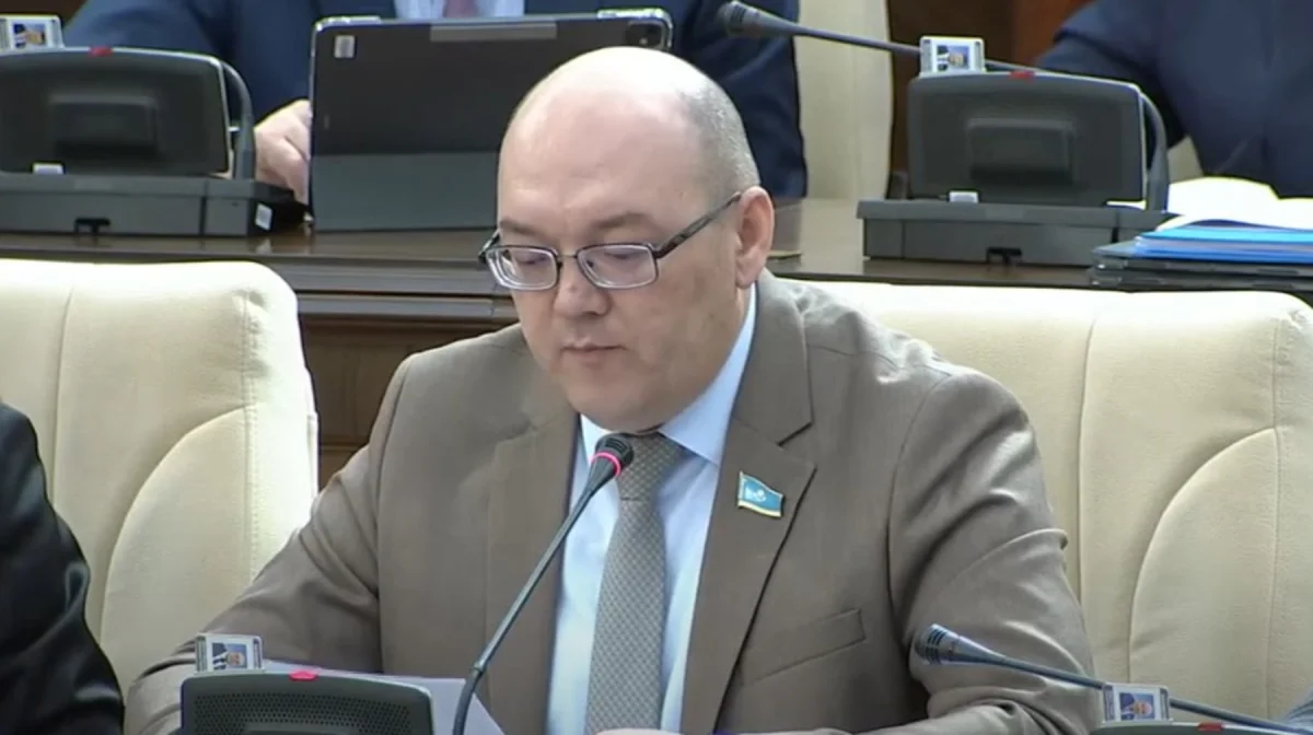 Правительству давно пора перестать обещать светлое будущее на бумаге – депутат