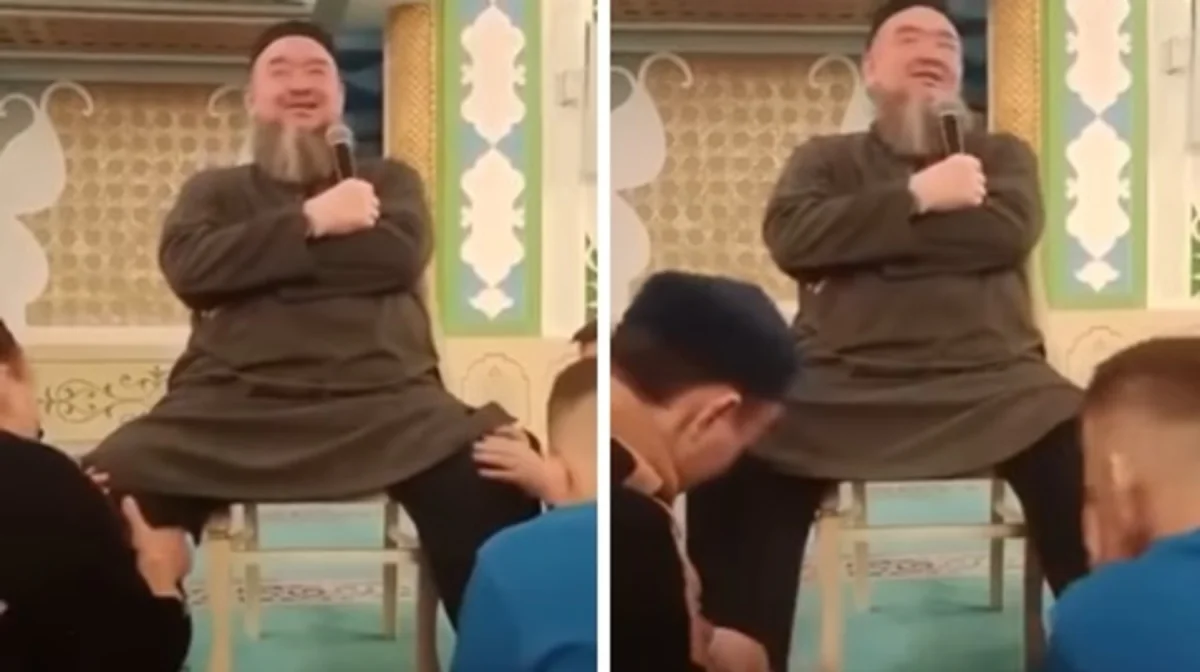 Дети делали массаж ног учителю медресе в Сарыагаше