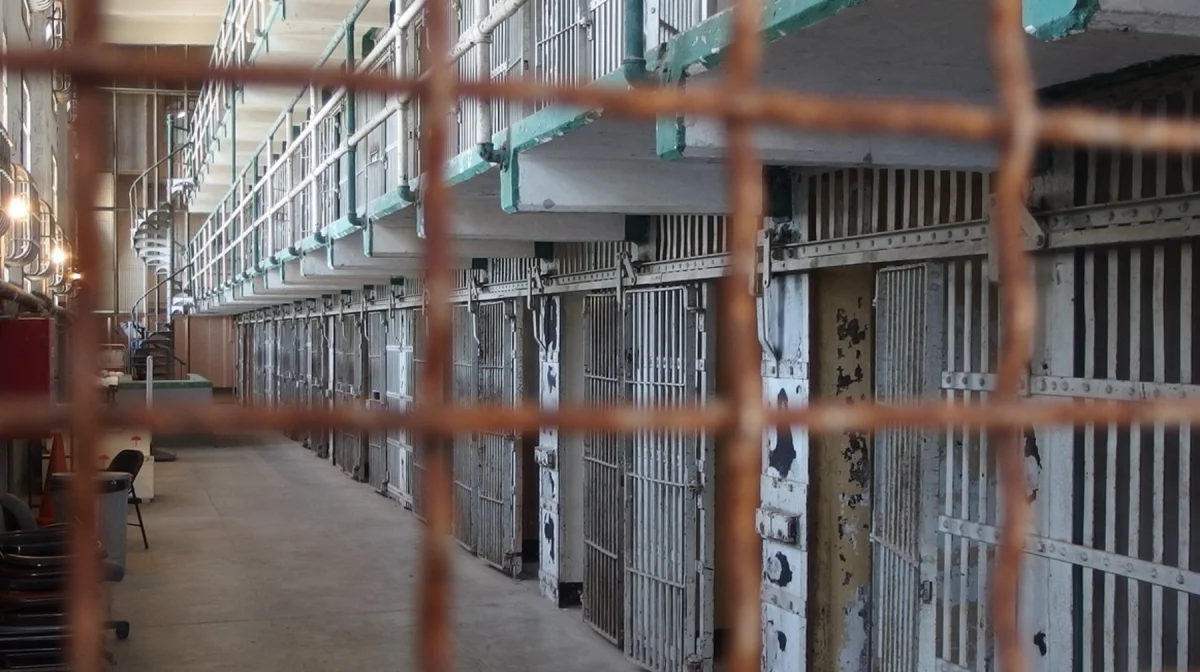 Президент поручил пересмотреть условия в женских колониях