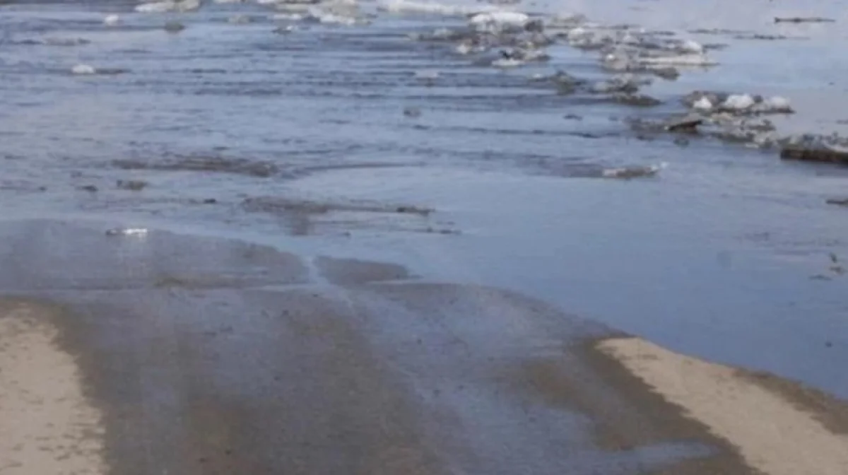 Трассу закрыли из-за перелива воды в Актюбинской области