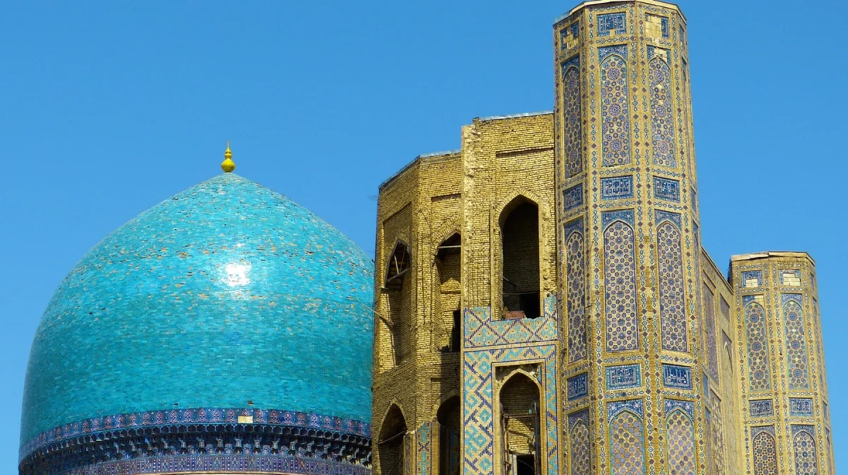 Предприниматели присвоили здания у мавзолея Айша-биби