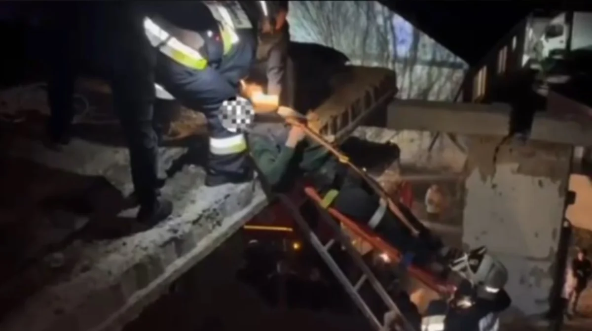 Бетонная плита упала на подростка в области Жетысу