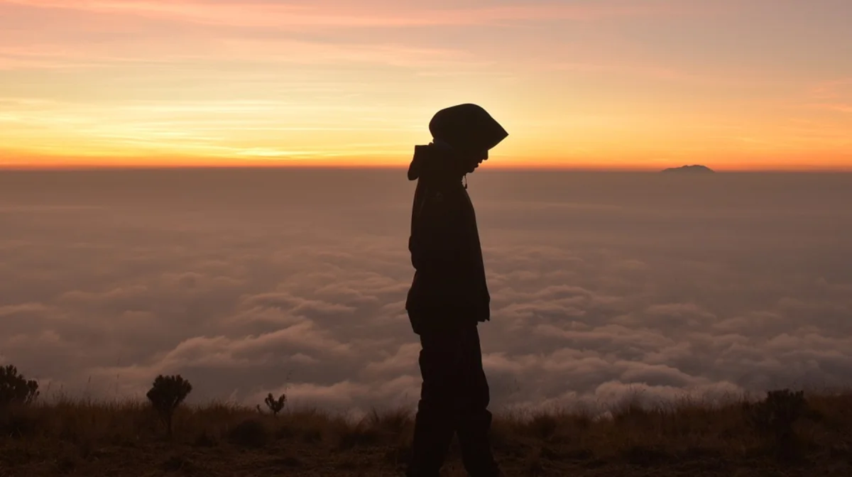 Девушку в хиджабе пытались изнасиловать на набережной в Актау