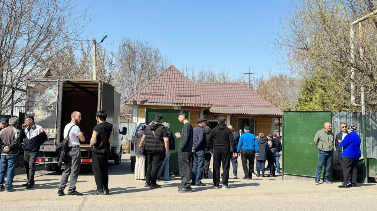 Алматыда жүк көлігі қағып өлтірген 7 жасар қыз жерленді