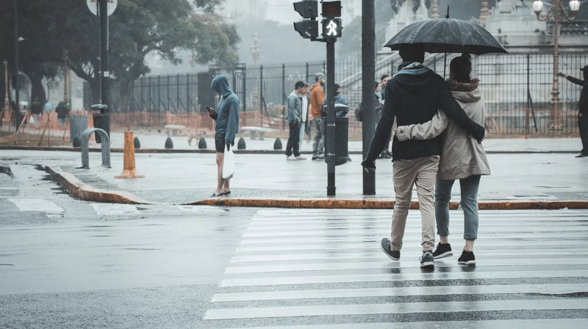 Сильные дожди и похолодание ждет казахстанцев в выходные дни