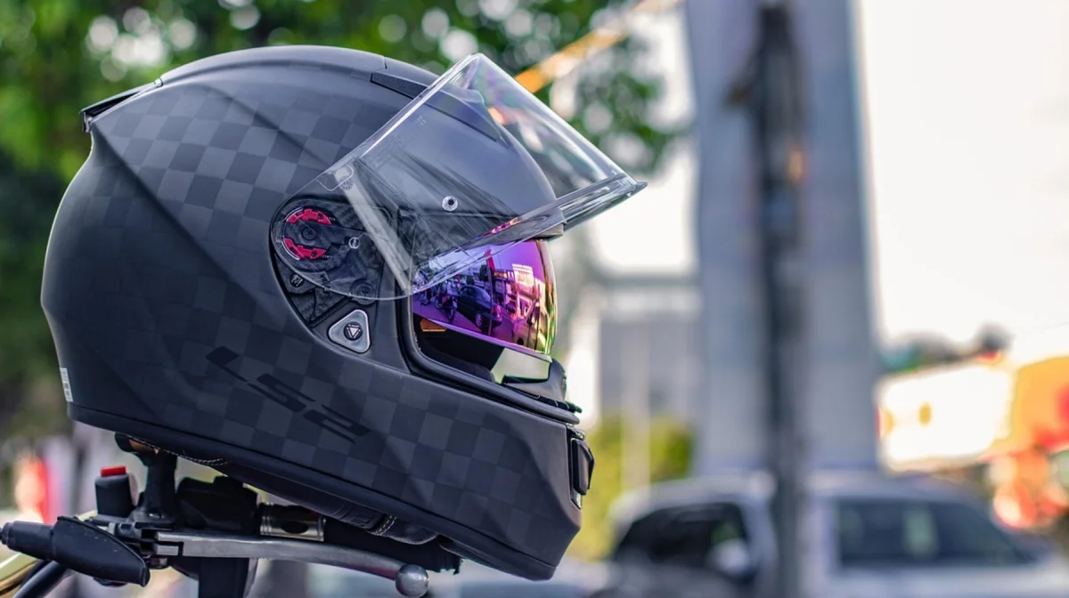 По вине мотоциклиста погибли дорожные рабочие в Алматы