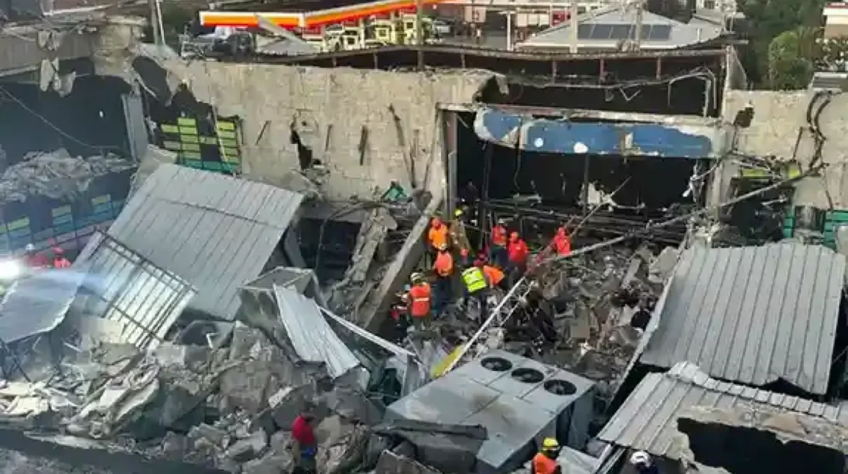 Түнгі клубтың шатыры опырылып, 79 адам мерт болды