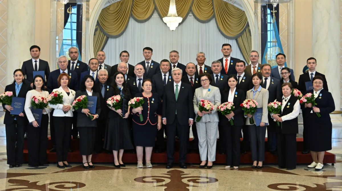 Тоқаев ғалымдарды мемлекеттік наградалармен марапаттады