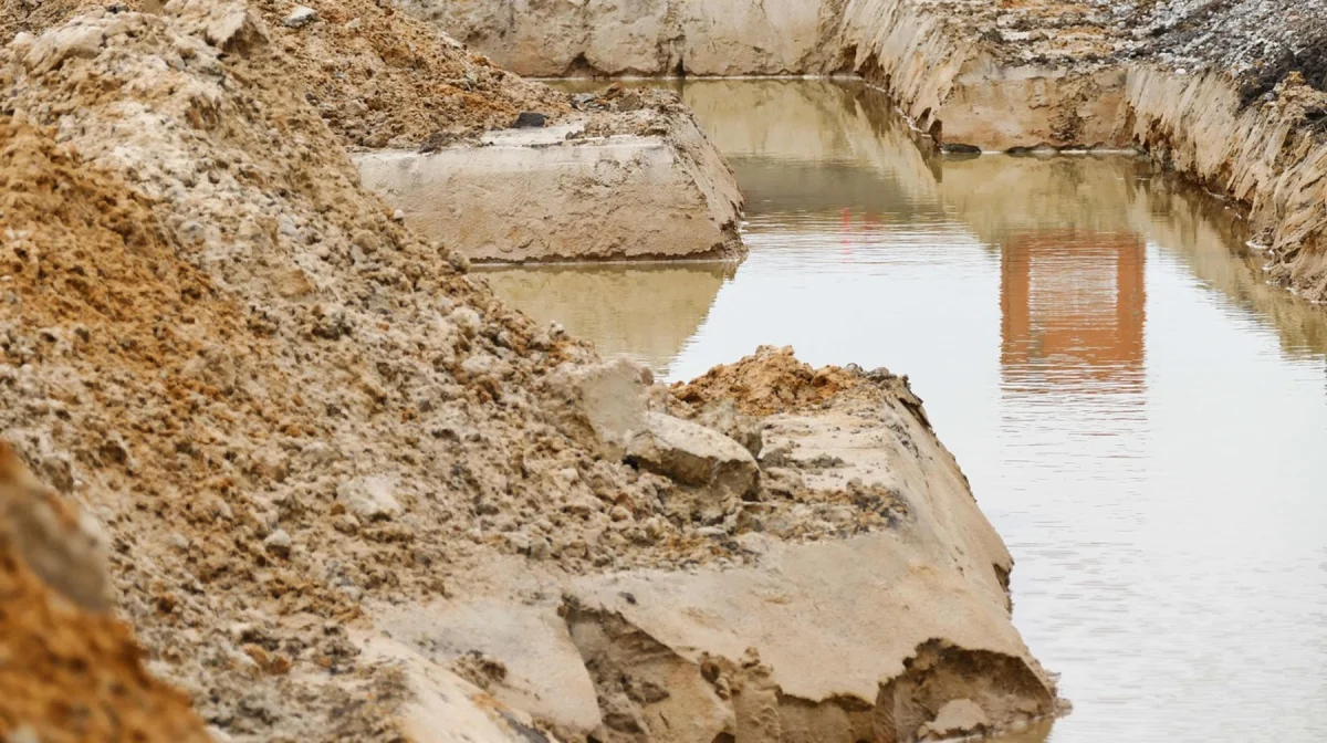 Тело первоклассника нашли в котловане в Шымкенте