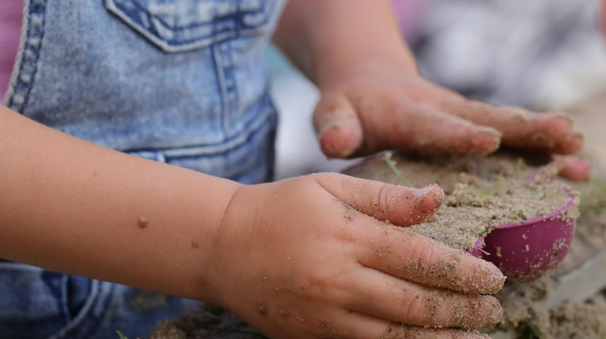 Била по губам и тащила за шею: в детсаду Улытау воспитательница избила малыша