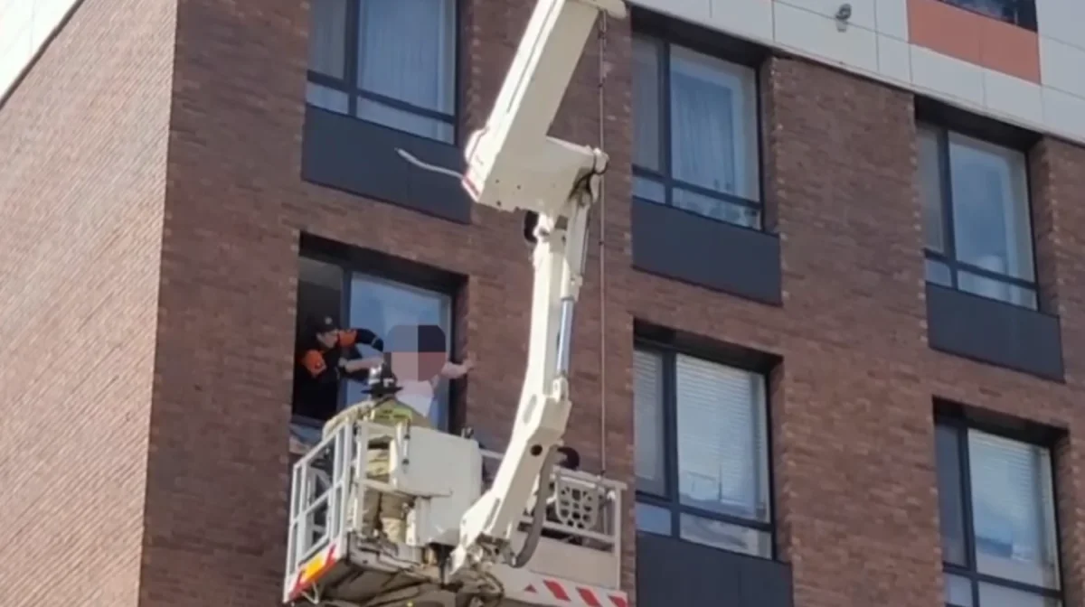 Астанада өзіне қол жұмсамақ болған қыз құтқарылды (ВИДЕО)