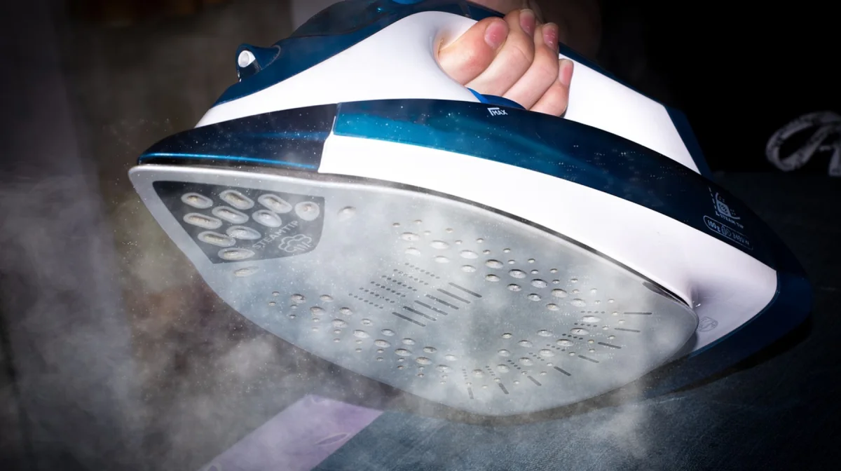 В костанайском центре ЧП: воспитатель прижгла утюгом девочку-подростка