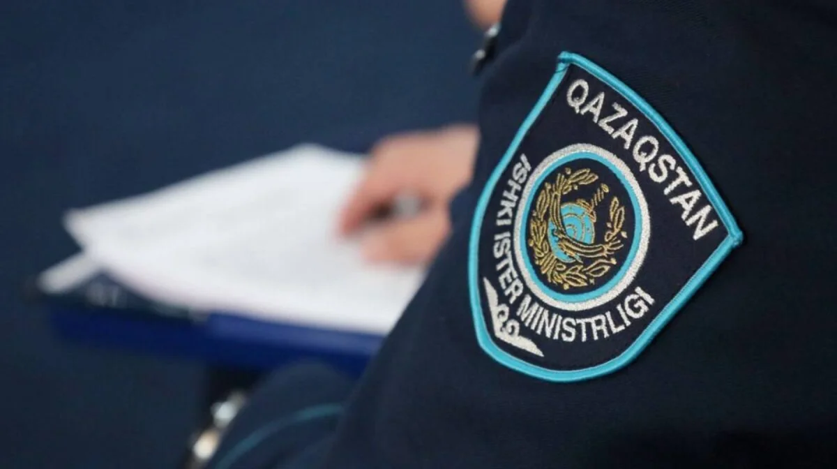 Полицейді пышақтаған: Алматыда дәмхана күзетшісі сотталды