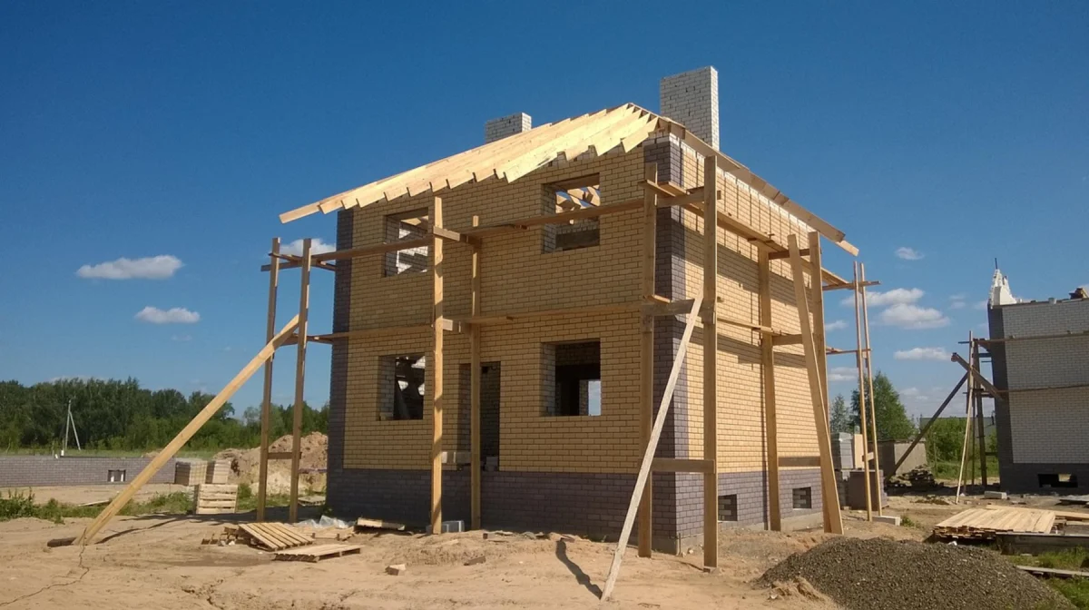 Мошенники наживаются на недостроенных домах в Алматы