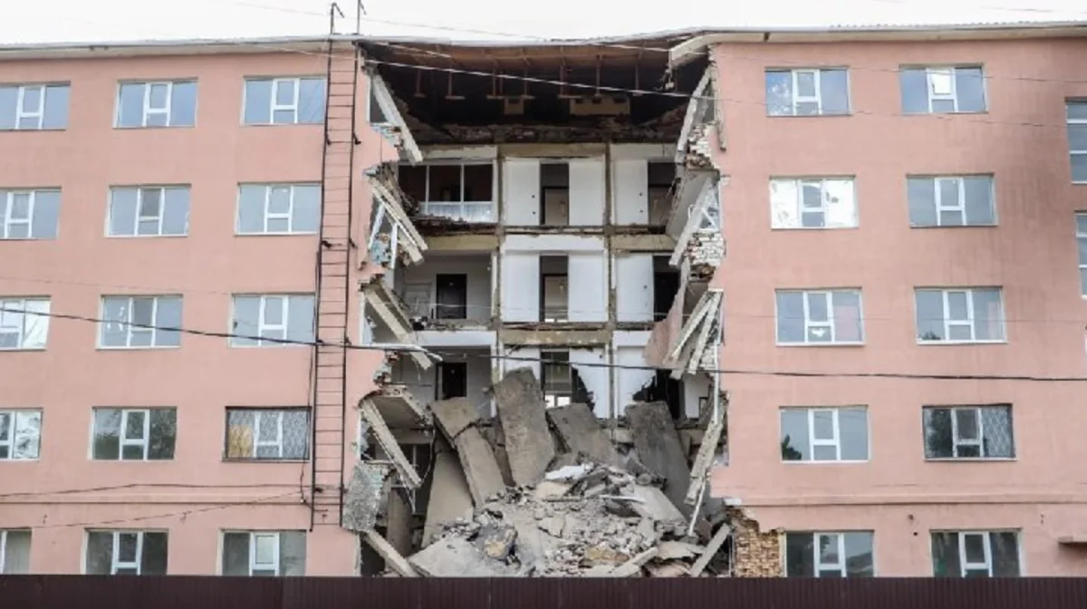 Атырауда студенттер жатақханасының бір бөлігі опырылып түсті