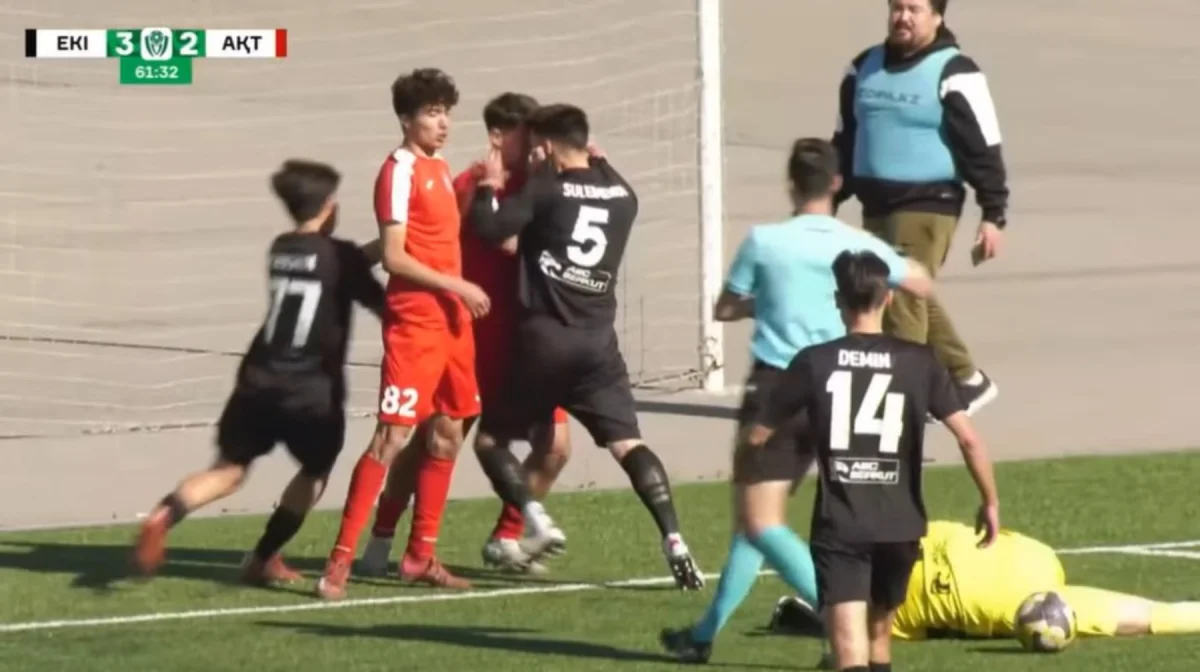 Футболисты подрались во время матча чемпионата Казахстана (ВИДЕО)