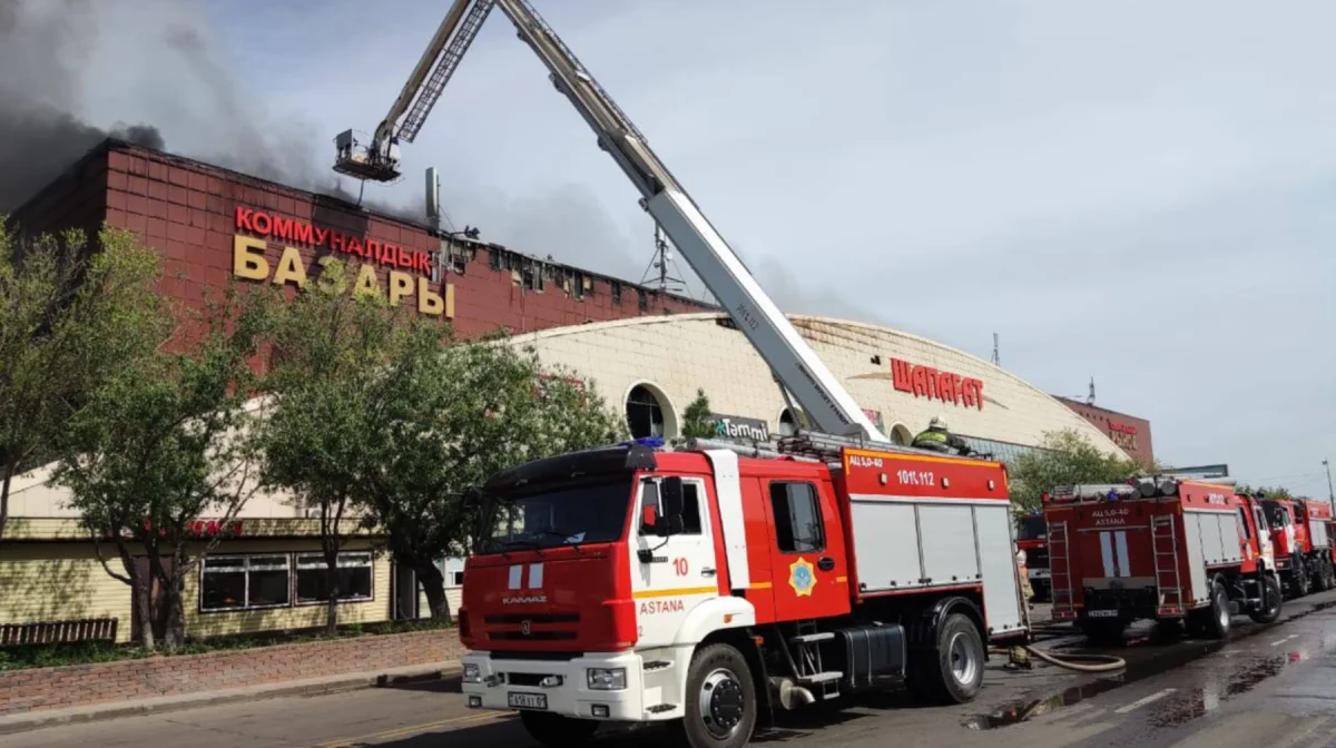 В Астане горит рынок «Шапагат»