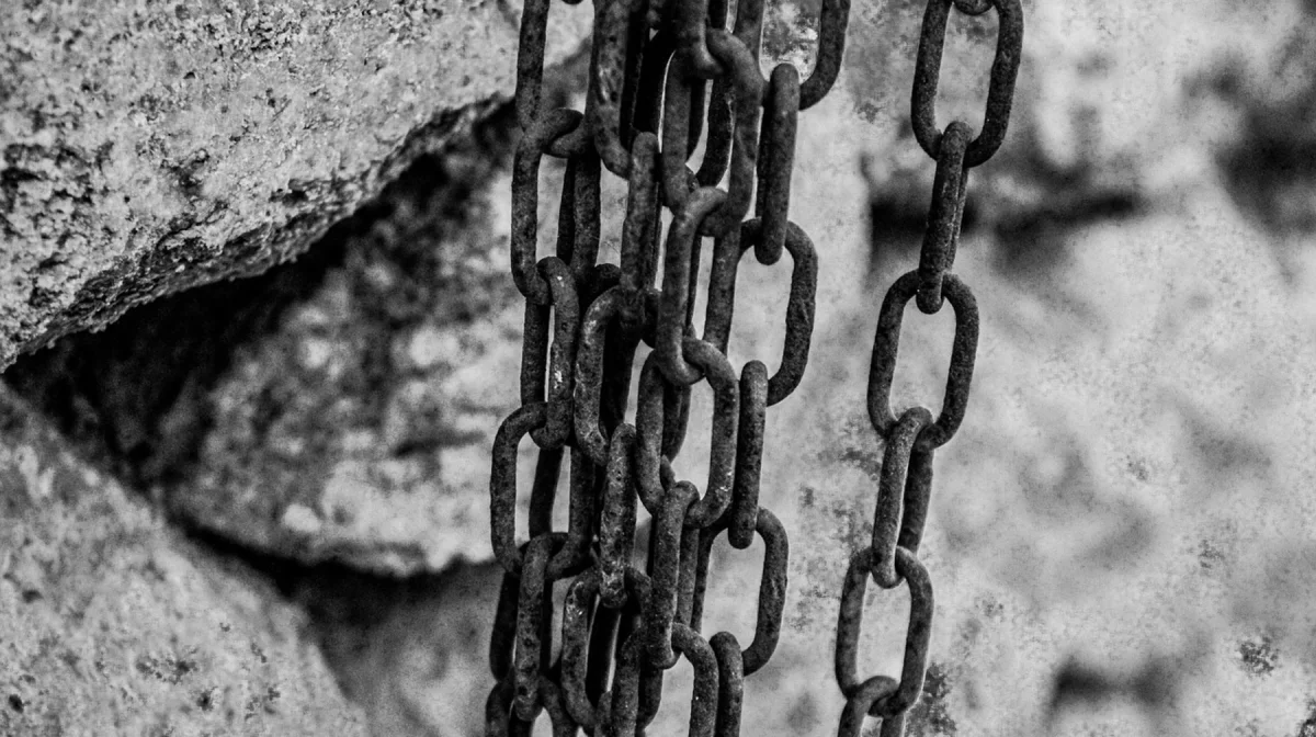 Убил родителей подруги и удерживал её насильно: в Актобе завершено расследование