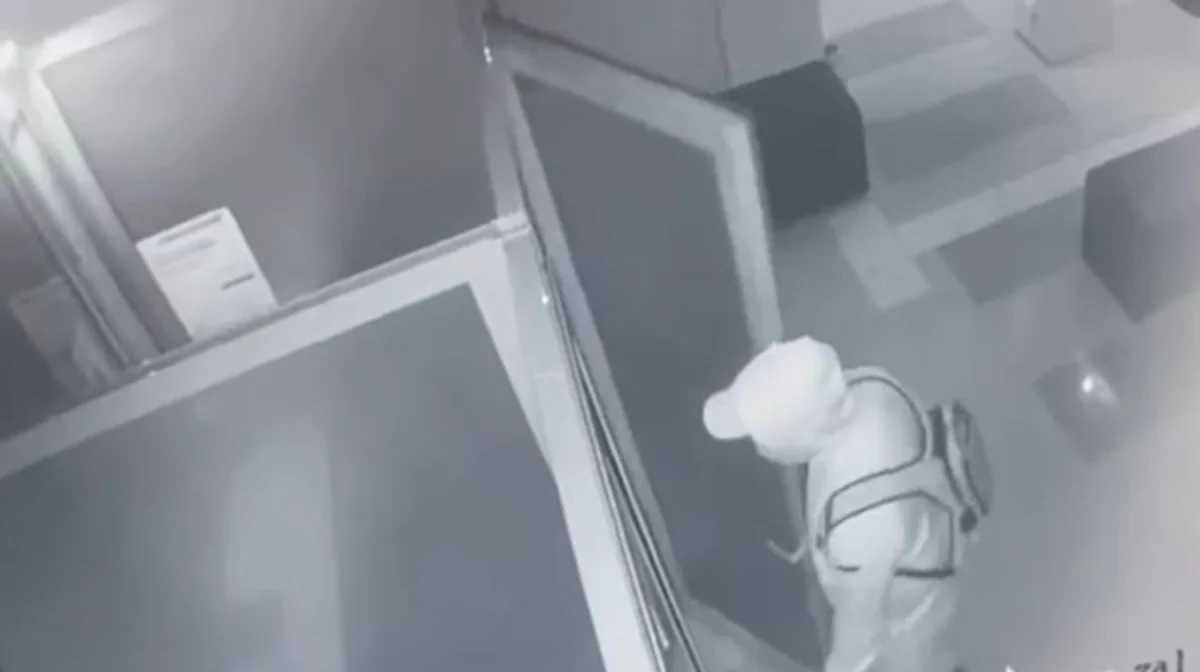 Житель Алматы пытался ограбить банк в ночное время (ВИДЕО)