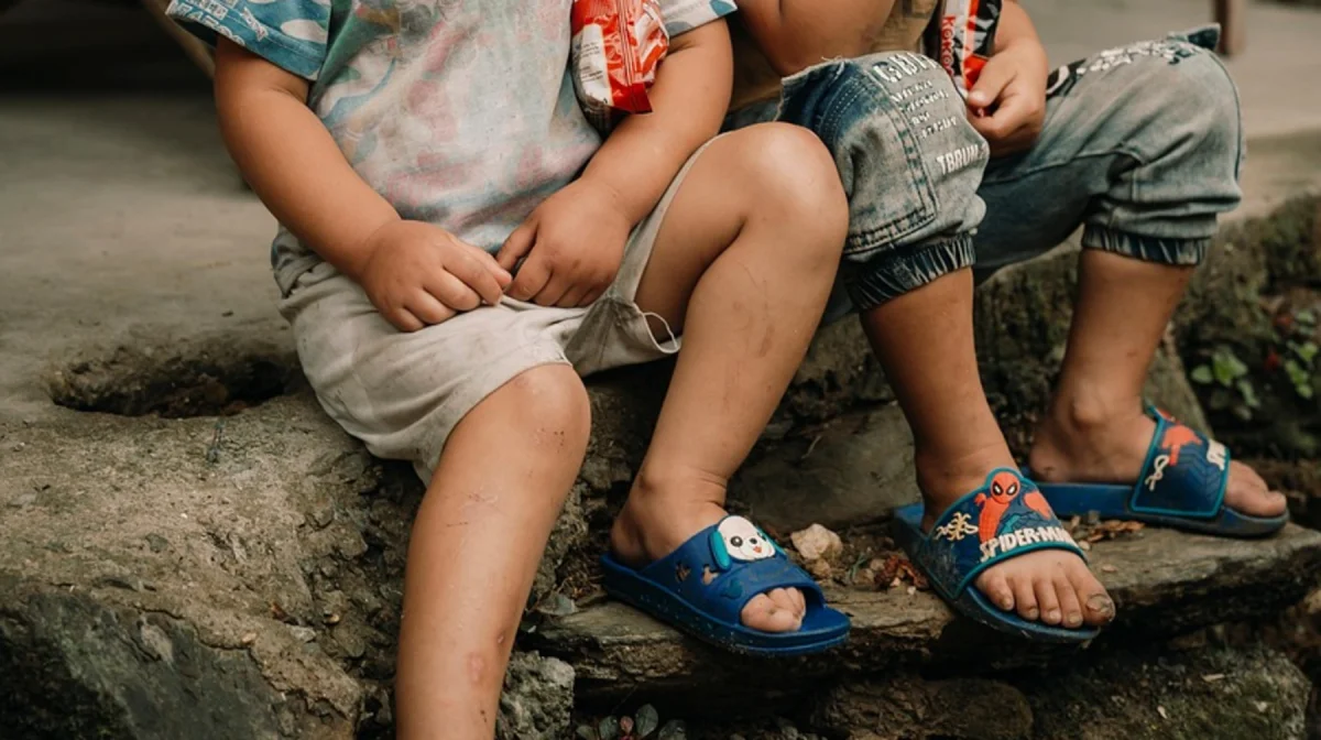 Навоз в еде и избиения: над приёмными детьми издевались в Карагандинской области