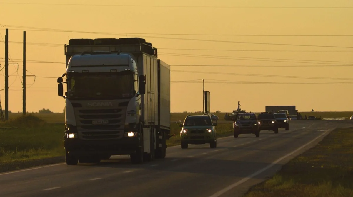Грузовики топчут бюджет: депутат требует штрафовать и водителей, и отправителей