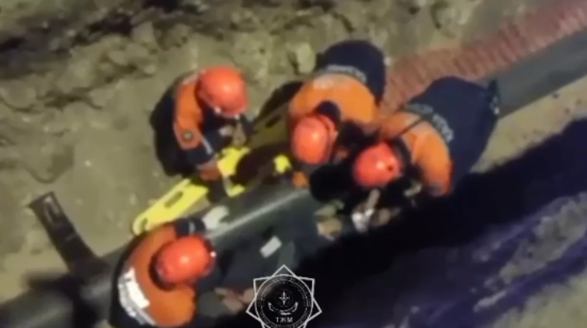 Алматыда су құбырын төсеу кезінде жұмысшы зардап шекті