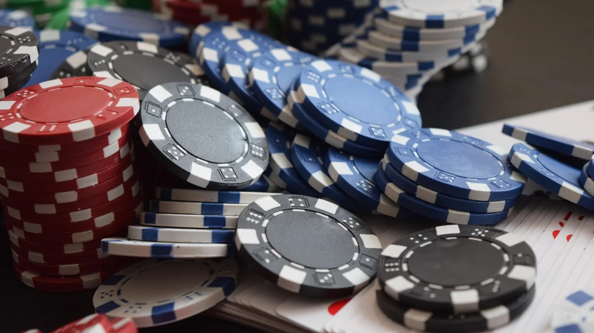 «Sax Invest» обманула казахстанцев на 9 млрд: деньги проиграны в казино и потрачены на элитную жизнь