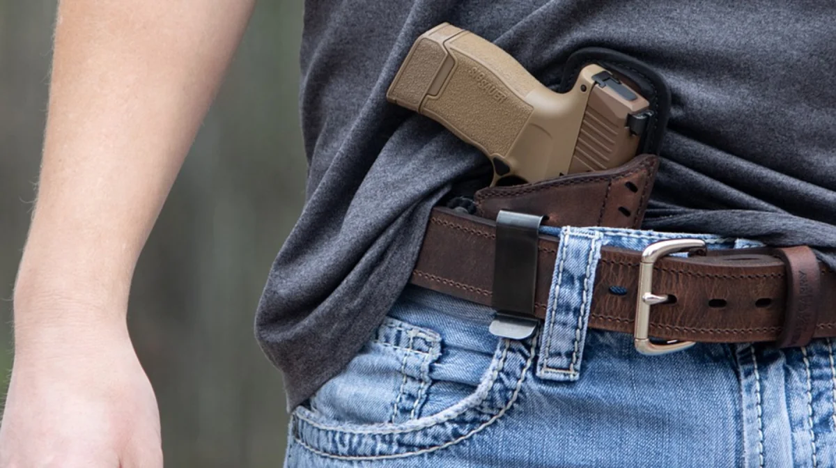 Подростка в Астане заставили отдать миллионы под дулом пистолета