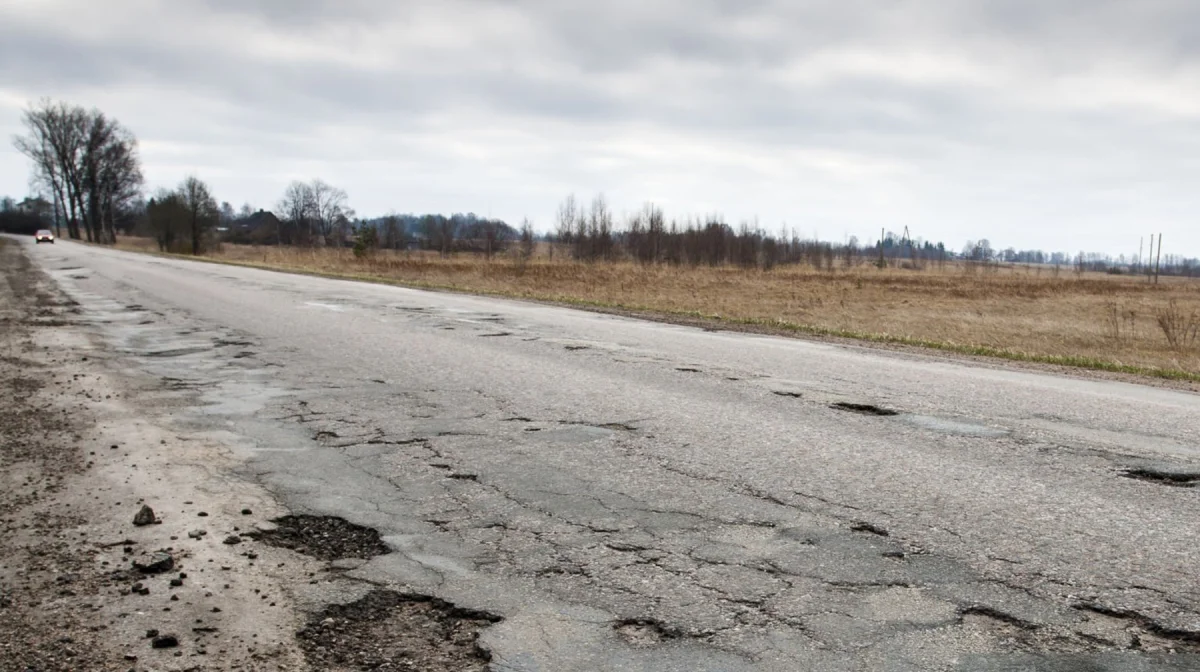 Казахстанцам не придётся платить за ямы на трассах