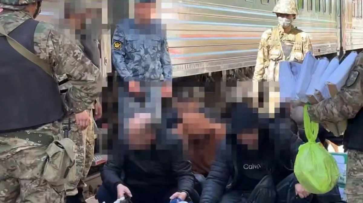 Аса ірі көлемде ақша жымқырған алаяқ Ресейден елге қайтарылды