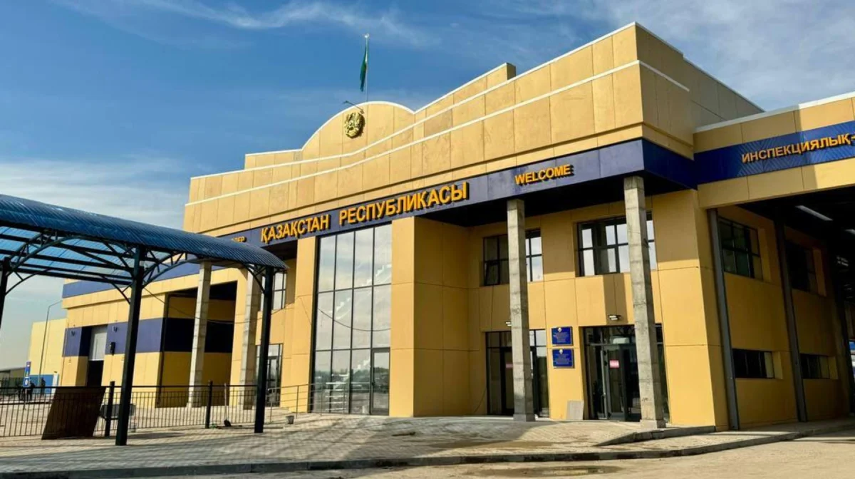 Граница Казахстана и Узбекистана не справляется с потоком автомобилей